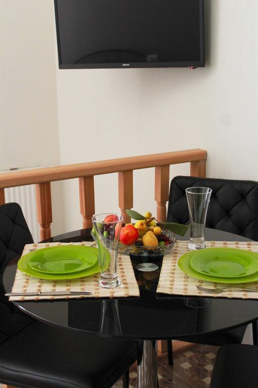 Guest House On Gia Abesadze Street Tbilisi Exterior photo